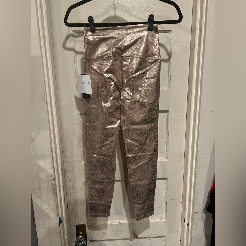 Beyond Yoga- Luxe High Waisted Midi Legging Matte Light Gold Foil- size S- NWT
